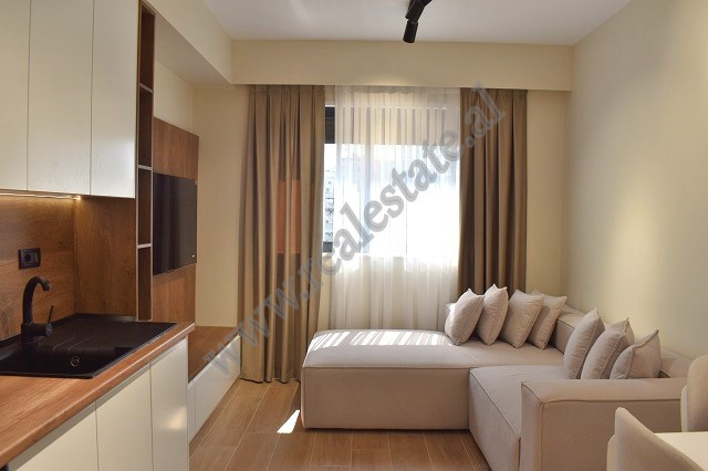 Apartament 1+1 me qira ne rrugen e Durresit, prane Hotel Colosseut ne Tirane.
Banesa eshte e pozici